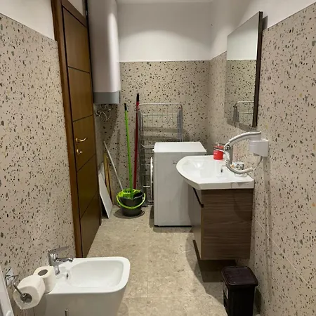 Roomy Tirana