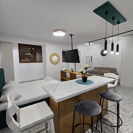 Апартаменты Roomy Тирана