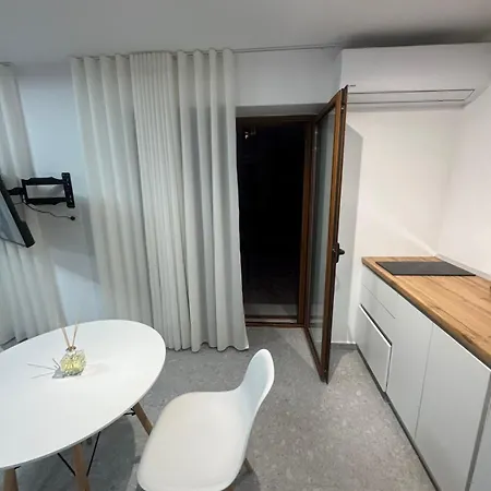 Roomy Апартаменты Тирана