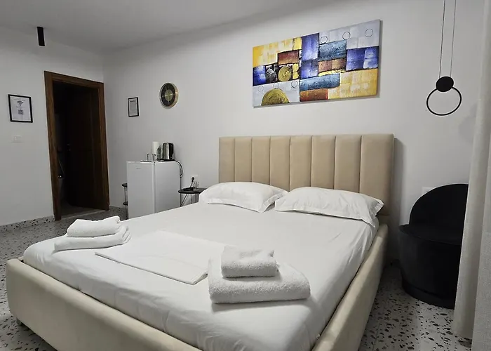 Roomy Τίρανα