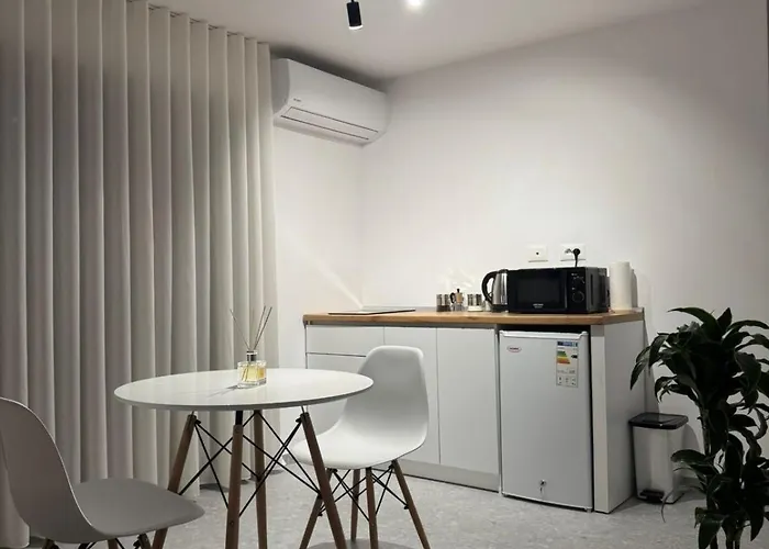 Roomy Τίρανα