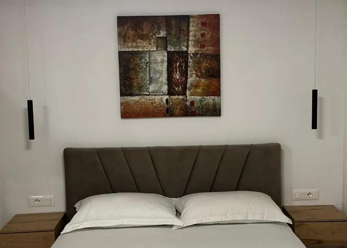 Roomy Τίρανα